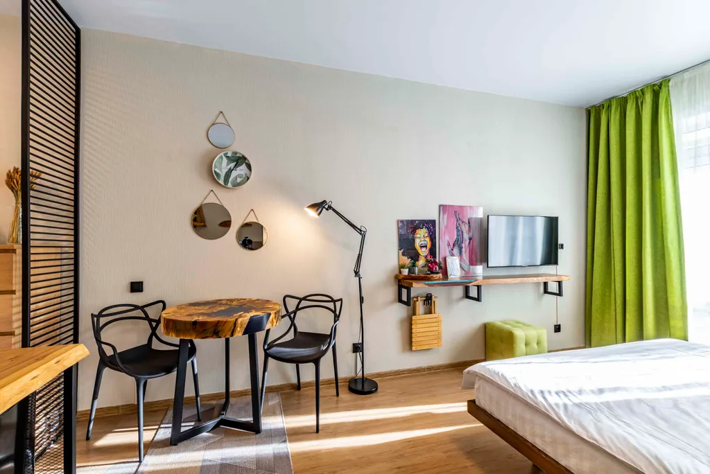 Квартира Дизайнерская студия в едином стиле — аренда посуточно в Екатеринбург