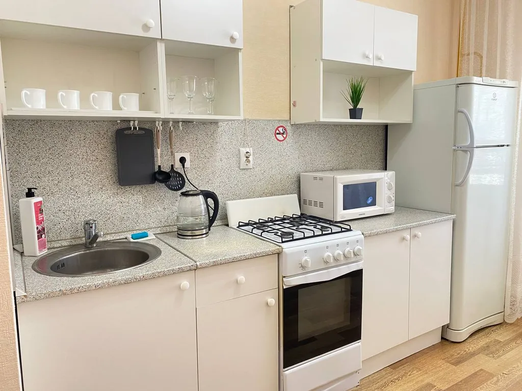 Уютнaя cветлaя квартира в центре рядом с парком Победы