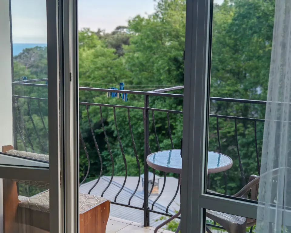 Уютная квартира с видом на море в частном доме