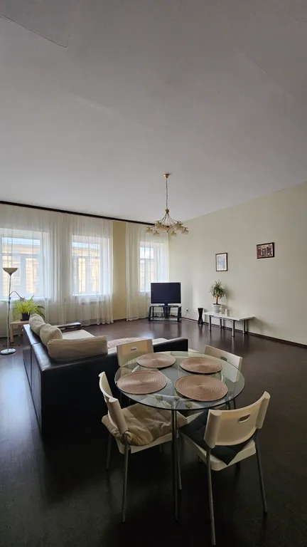 Квартира Трёхкомнатная квартира с видом на Канал, 3 минуты от Казанского Собора — Санкт-Петербург