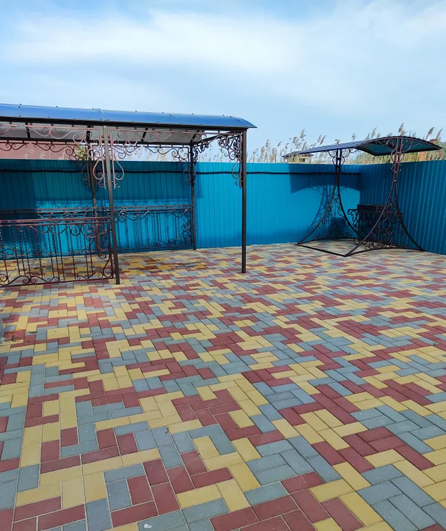 Просторный дом на море