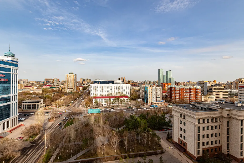 2-комнатная с видом на город возле набережной в старом центре Астаны