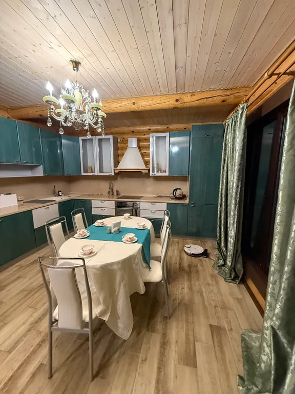 Двухэтажный дом из сруба а Теберде с баней с видом на горы и реку