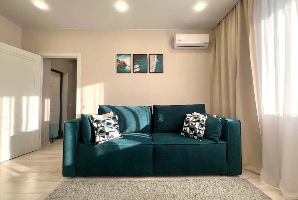 Красотка Кристина на Броско командированным и туристам города