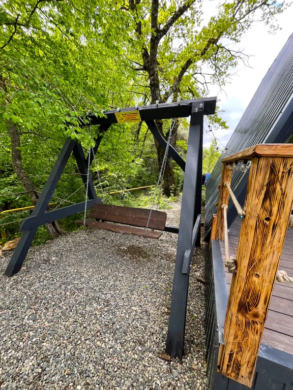 Афрейм на опушке леса с бассейном