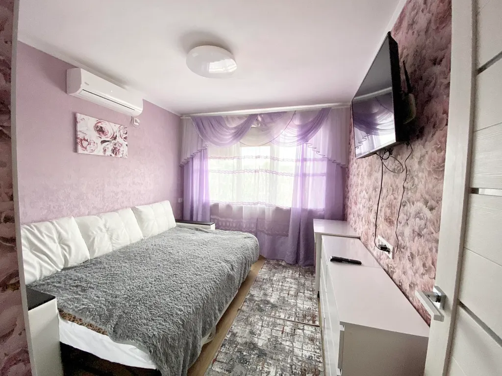 Уютная двухуровневая квартира с обеденной зоной во дворе