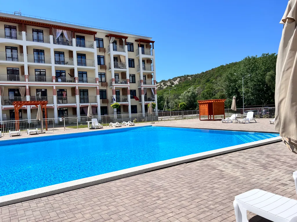 2к квартира с видом на бассейн ЖК «Кипарис»