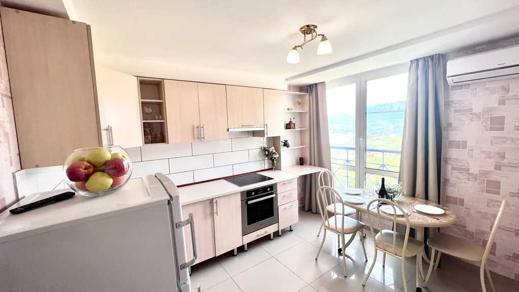 Уютная двухкомнатная квартира с прекрасными видами на Ялту