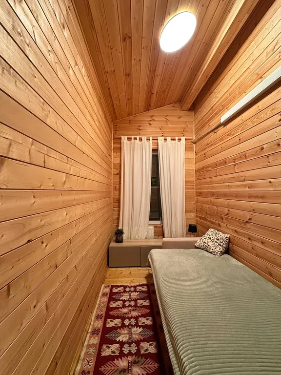 Большой дом с видом на озеро