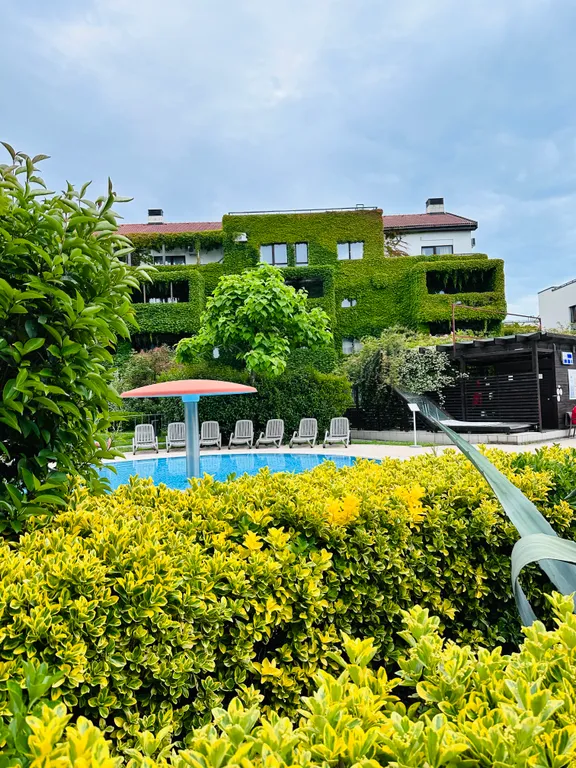 Дизайнерские апартаменты с террасой и бассейном