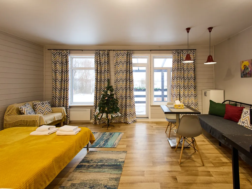 Дом 1-комнатный со спуском к источнику