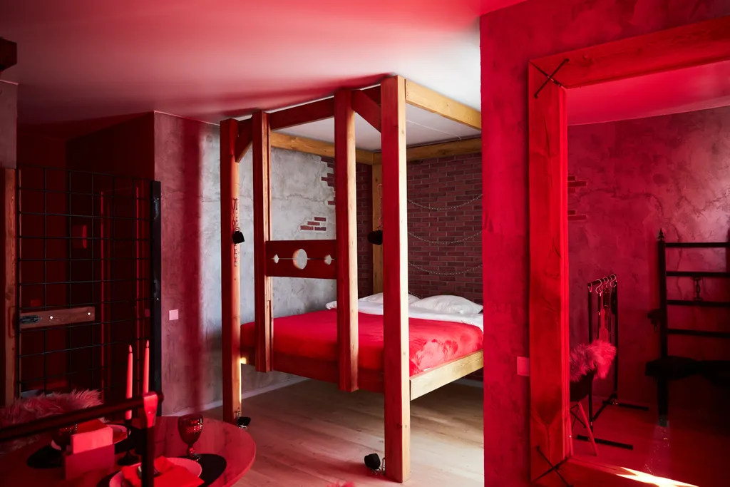 Квартира Студия в стиле БДСМ — аренда посуточно в Екатеринбург