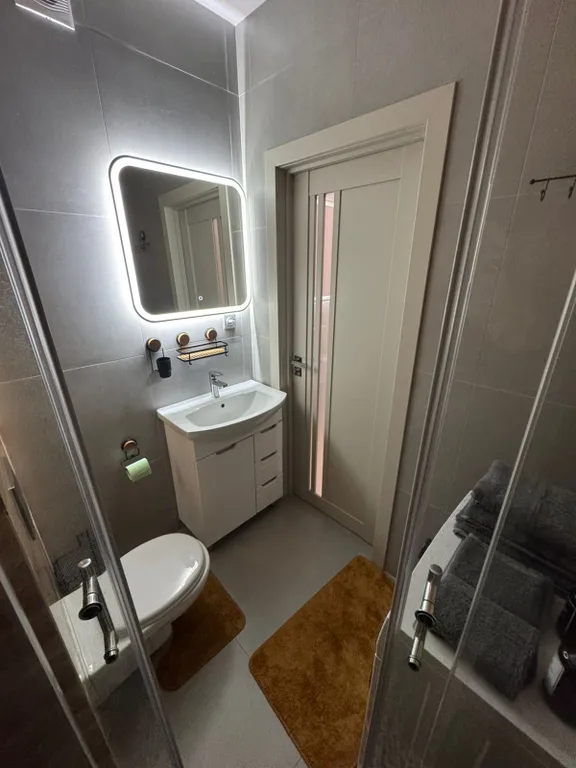 Квартира у Сити-молла с видом на рассвет и горы