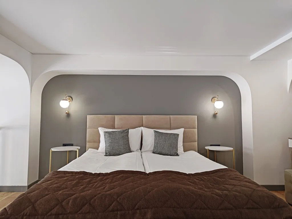 Дизайнерский двухуровневый апартамент с панорамным окном