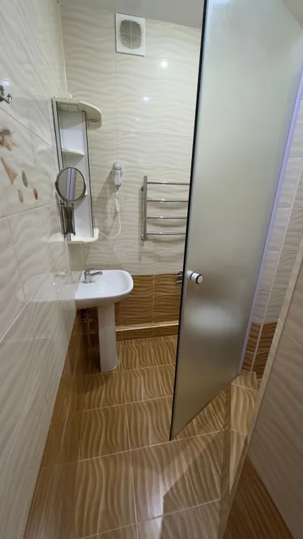 Квартира Квартира Трехместный номер «Стандарт» — это номер романтик: солнце, море и уют! — Геленджик