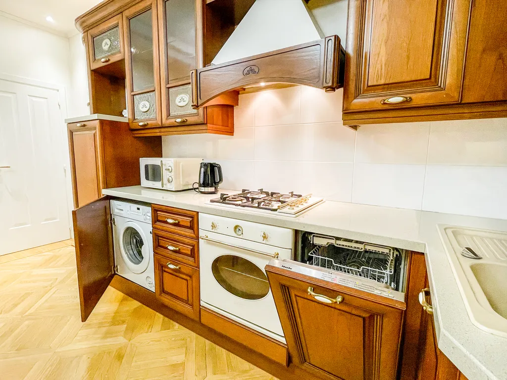 Апартамент люкс с видом на улицу