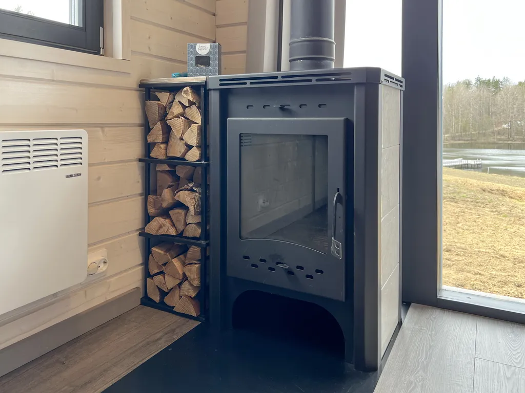 Коттедж Уютный домик на берегу озера — Стеклянный