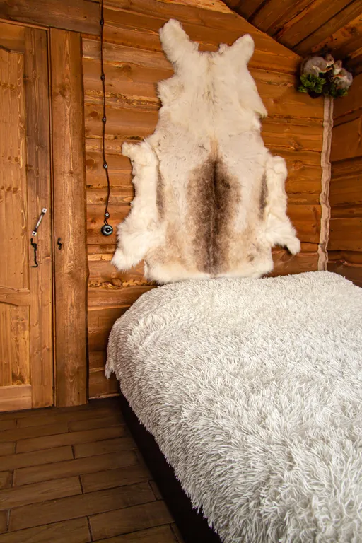 Шале на берегу реки с баней и горячей купелью