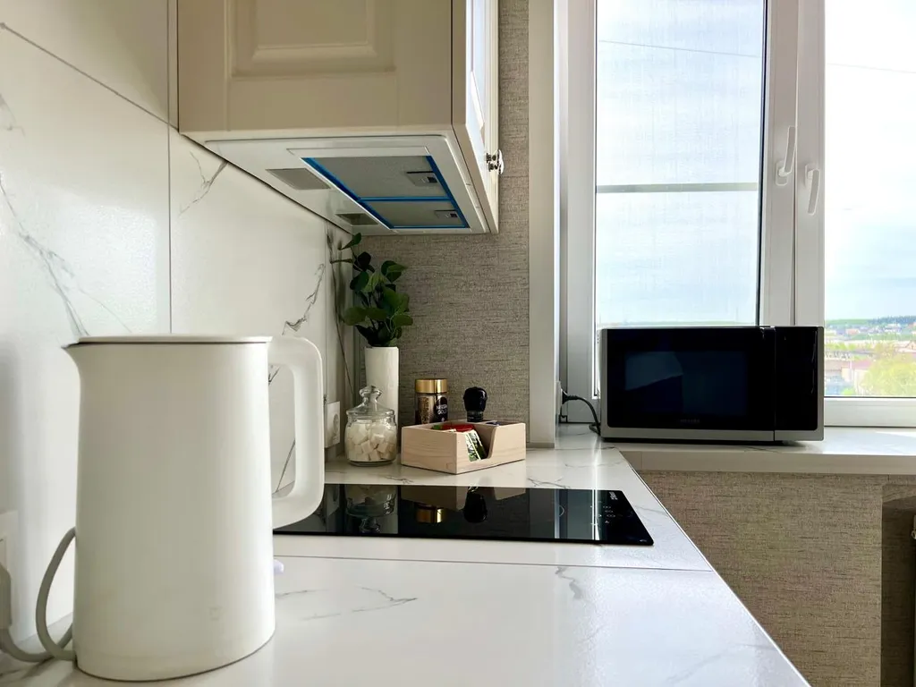 Стильный белоснежный апартамент в центре города, бесконтактный заезд