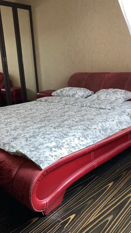 Квартира Апартаменты с тремя спальнями на улице Осенней в Центральном районе — Калининград