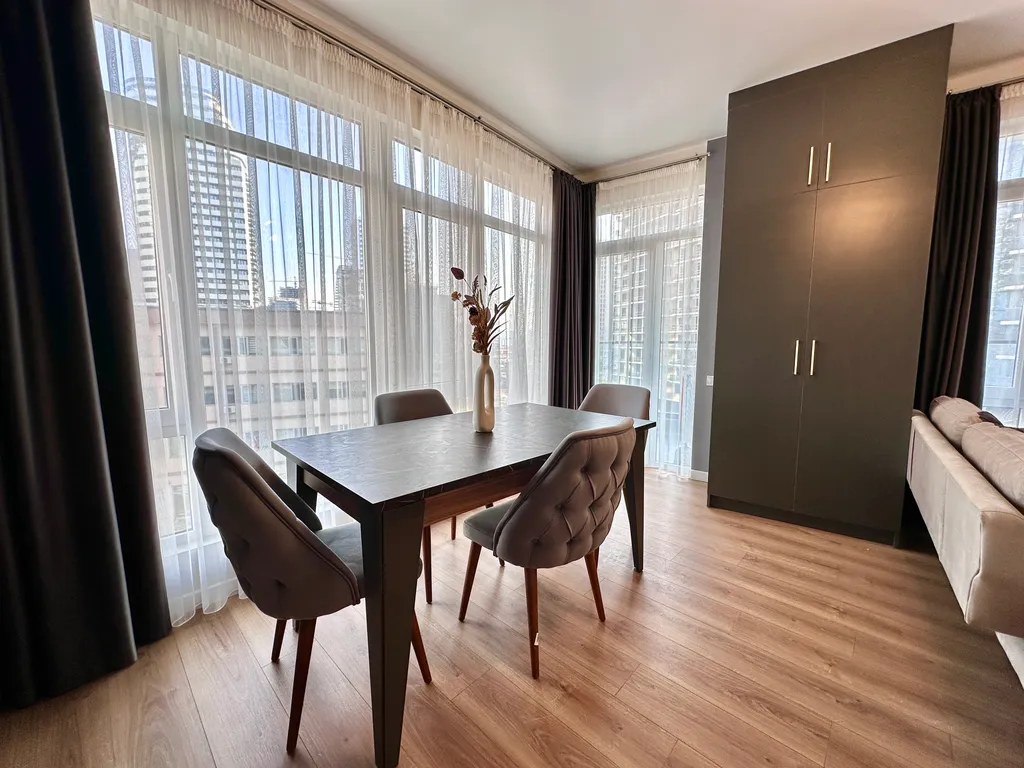 2-комнатный апартамент в ЖК White Sails с бассейном и парковкой