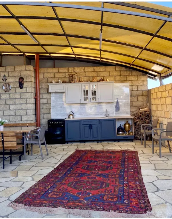 Уютный дом у моря в черте города