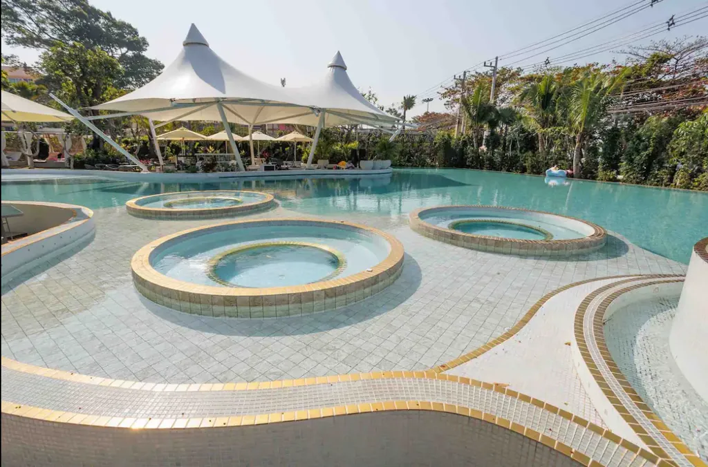 Copacabana Beach Jomtien Super Deluxe Sky Ocean Sunset 2565