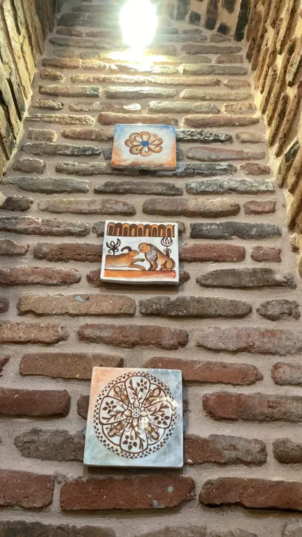 Апартаменты с двумя спальнями с историческим интерьером центр Тбилиси