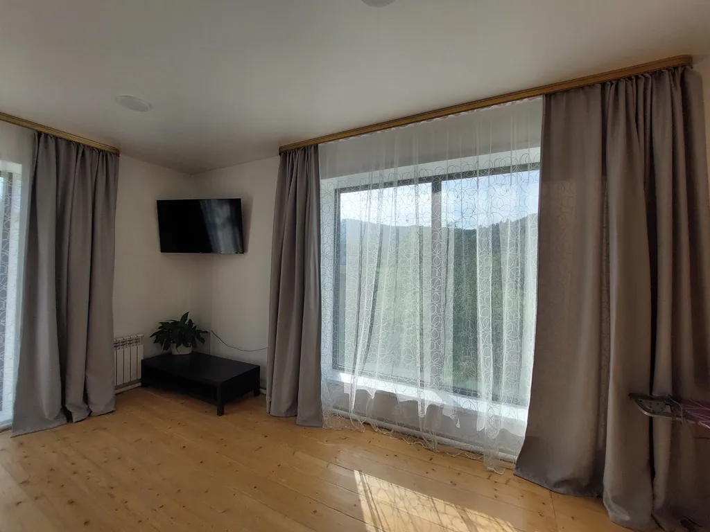 Уютный номер с видом на горы