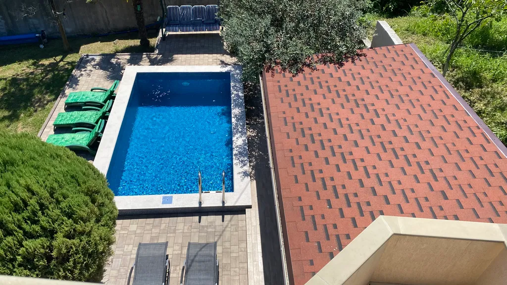 Коттедж с бассейном