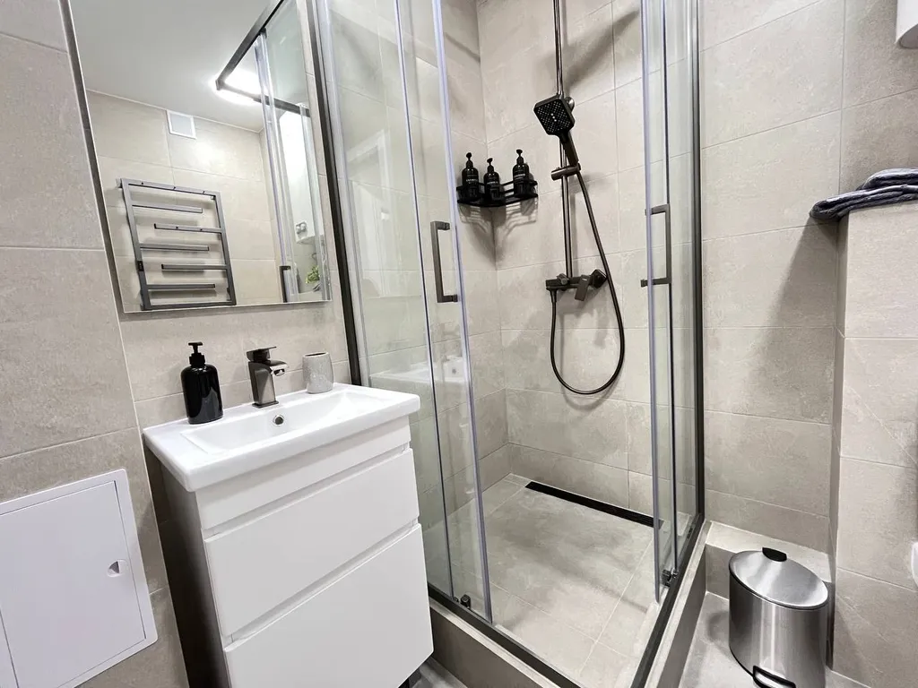 Теплая светлая квартира для 4 гостей в современном ЖК