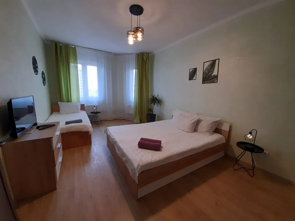 Большая однокомнатная квартира с балконом на высоком этаже