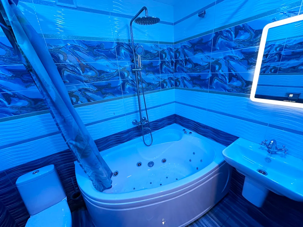 VIP 2-к с джакузи в центре