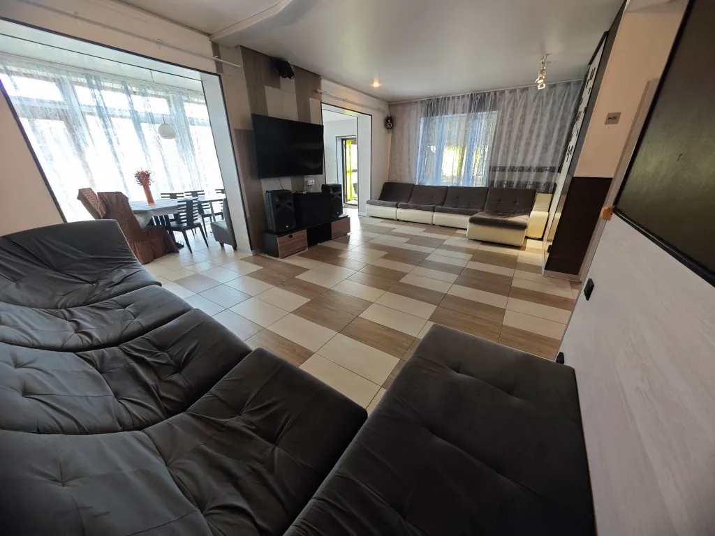 Коттедж с теплым бассейном