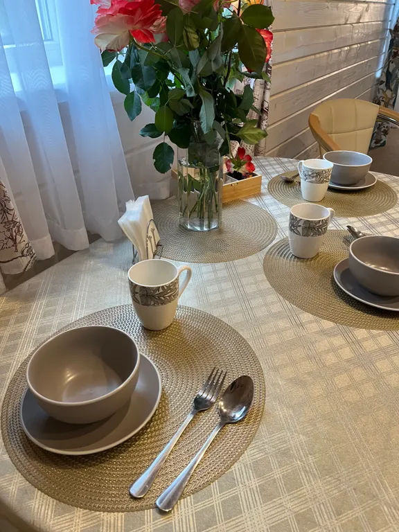 Дом и баня у скалы