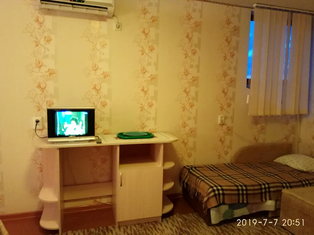 Просторная комната с кондиционером в частном доме