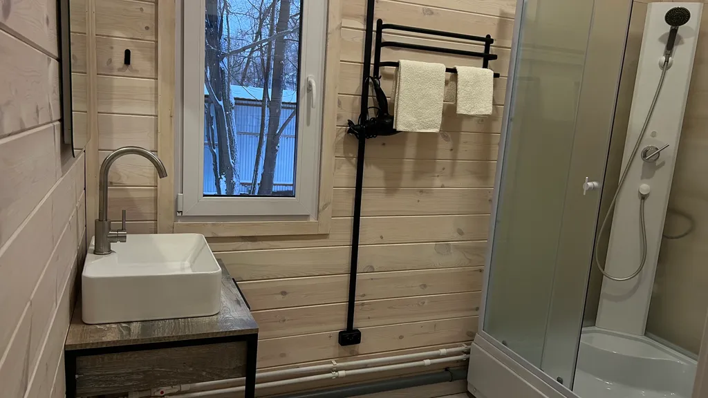 Дом с баней в липах