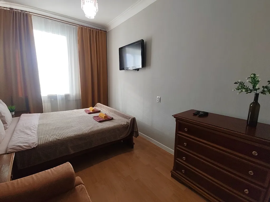 Трёхкомнатная квартира с раздельными комнатами, балконом в центре