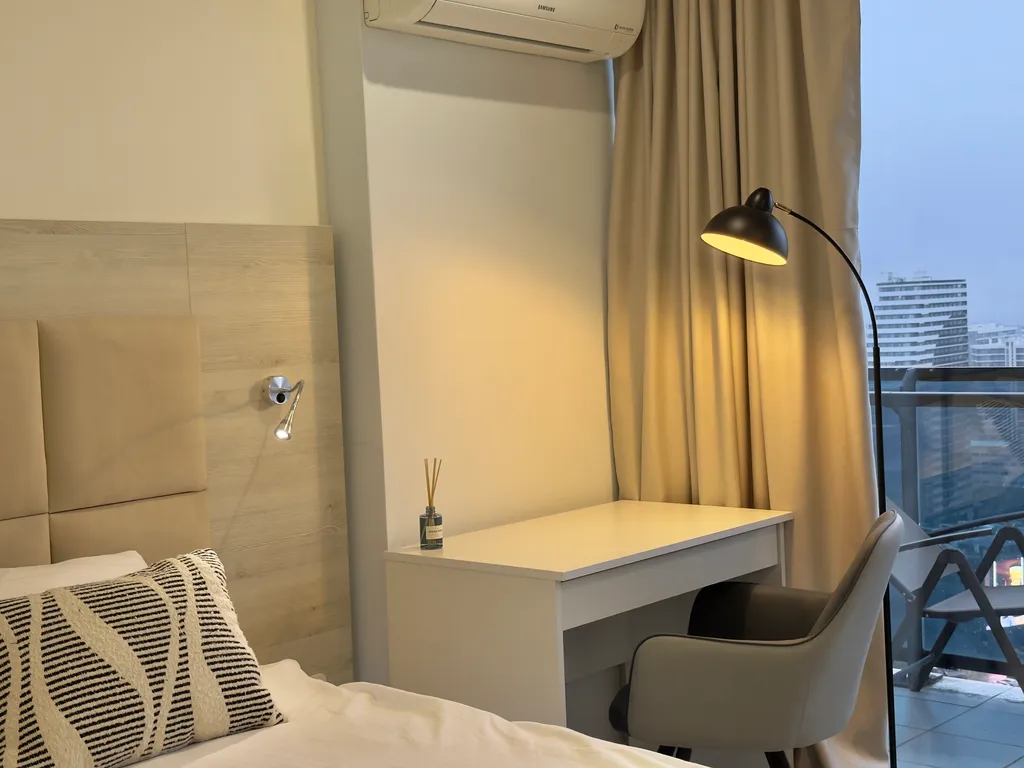 Солнечная студия на берегу моря