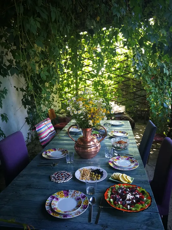 Просторный дом с живописным садом