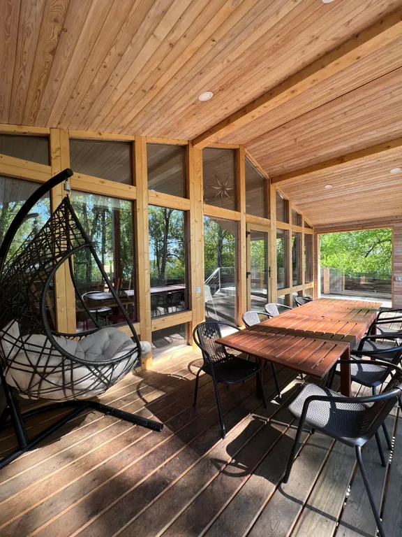 Шале с панорамными окнами и видом на озеро Чебаркуль