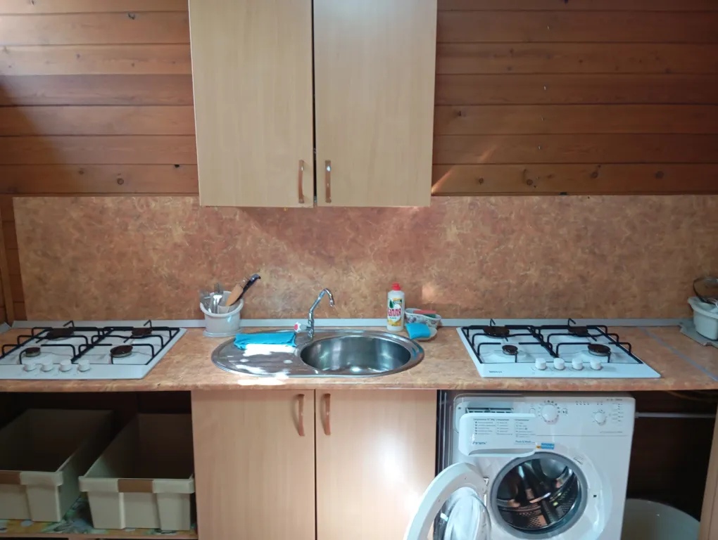 Небольшой трехместный номер с удобствами