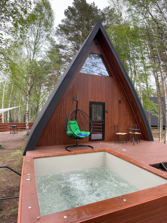 Уютный дом в сосновом лесу