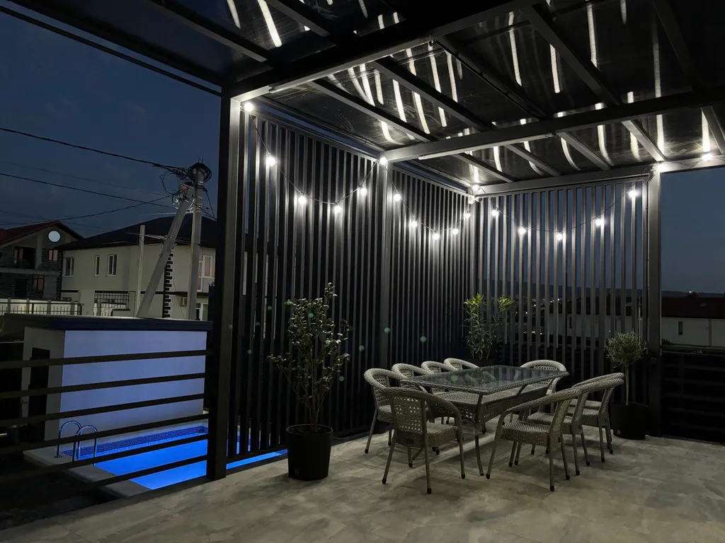 Дом с бассейном с видом на горы