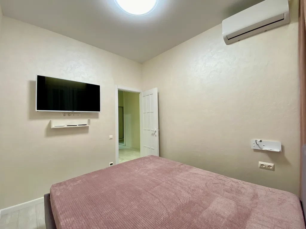 Евротрехкомнатный апартамент с балконом на первой линии