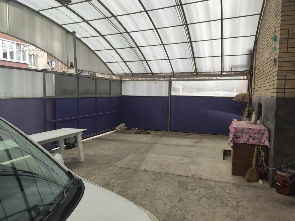 Дом в спальном районе