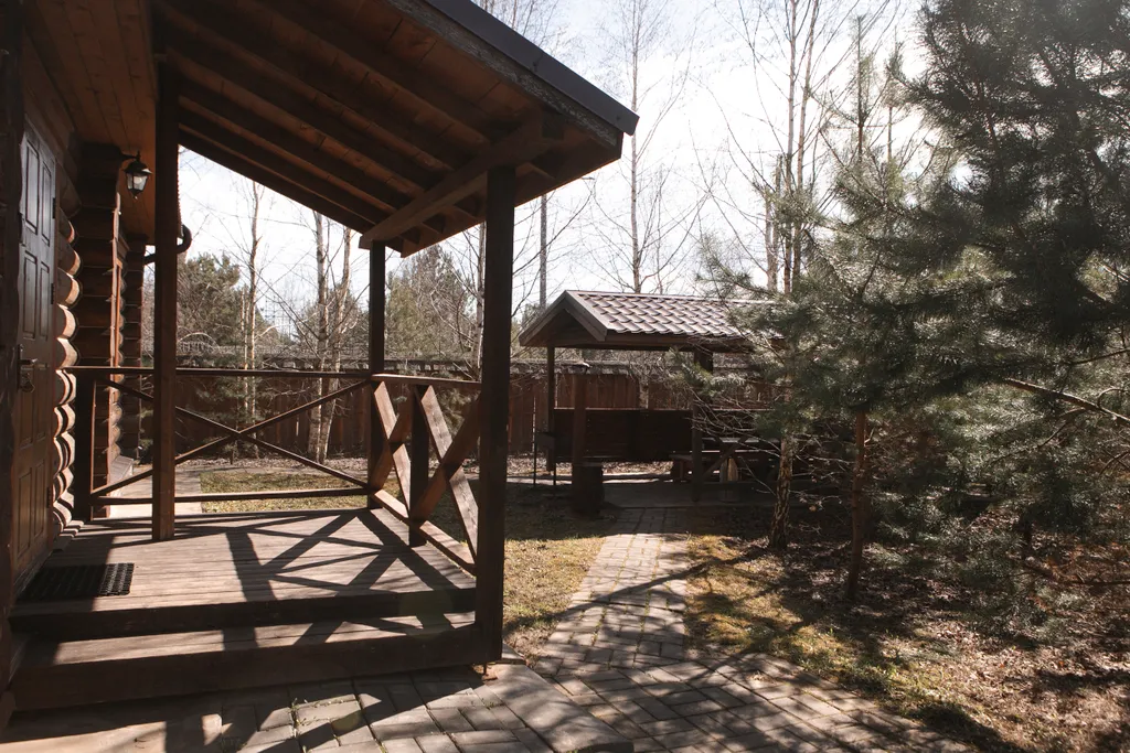 Двухэтажный дом для отдыха на природе с баней