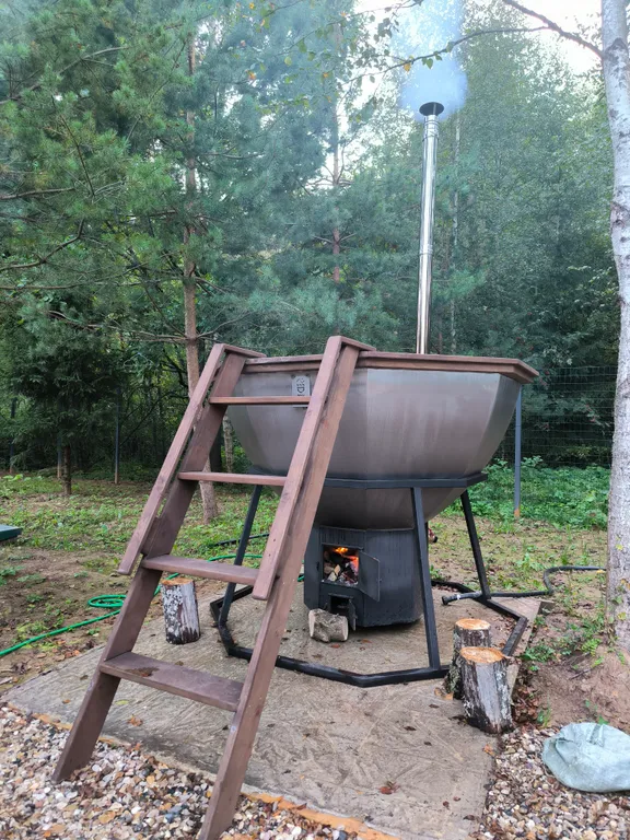 Уютный домик у леса с чаном