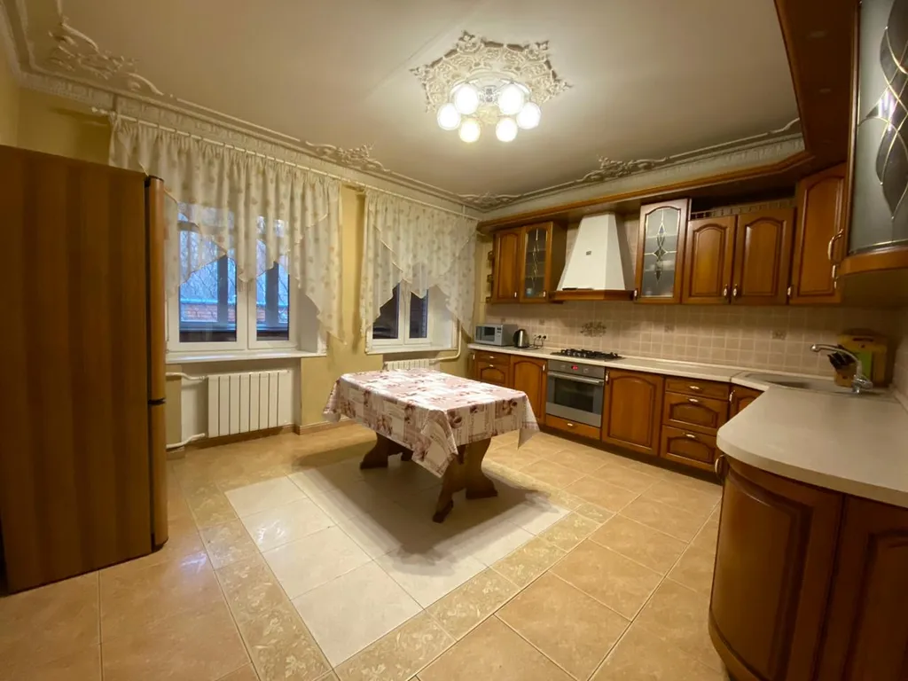 Коттедж Коттедж с большим бассейном — Черное