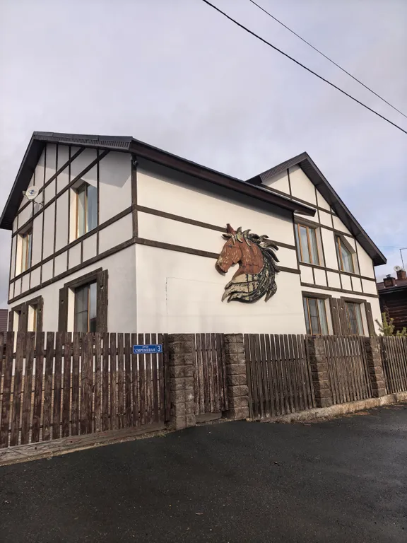 Двухэтажный дом на Банном